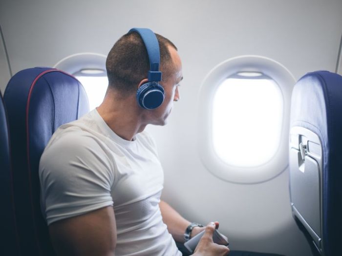 Flight emirates comfortable travel long make plane tips ways flights things six survive unscathed cntraveler flying traveler express comfort kit